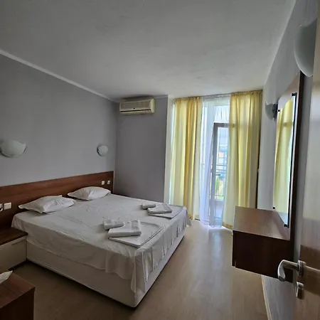 тристаен просторен с две отделни спални Hotel de apartamente