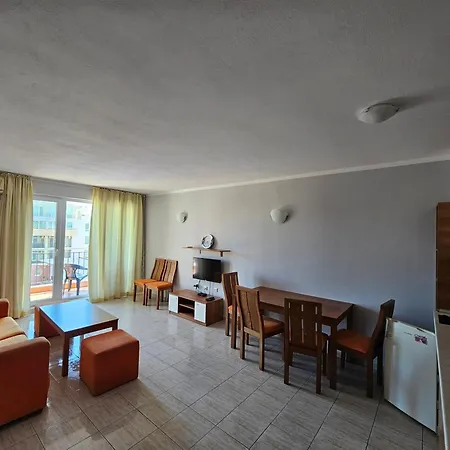 Hotel de apartamente тристаен просторен с две отделни спални