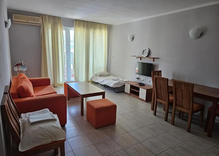 тристаен просторен с две отделни спални * Slantchev Briag